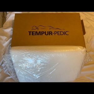 *BRAND NEW* Tempur-pedic Essential Pillow